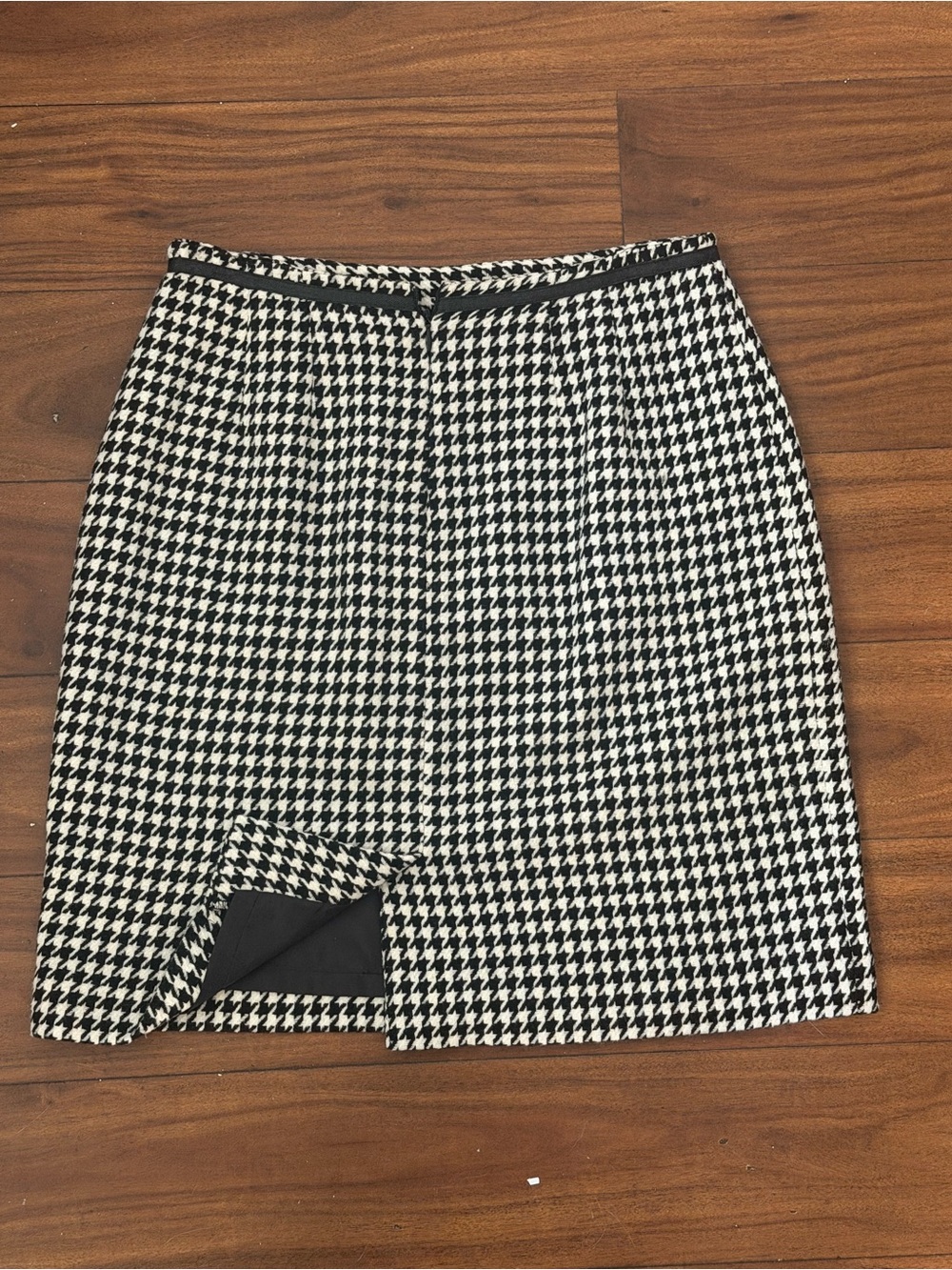 Apostrophe Black and White Houndstooth Pencil Skirt
